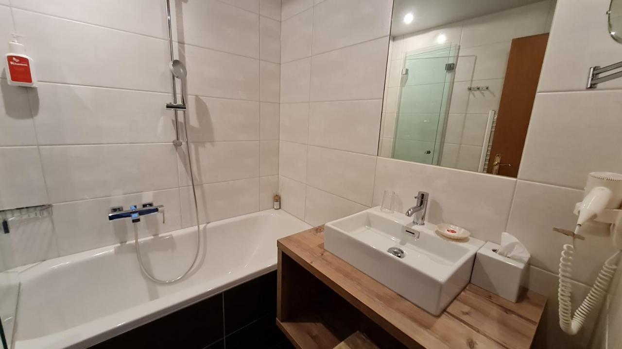 Sport Und Familienhotel Klausen 티롤 키르흐베르크 외부 사진